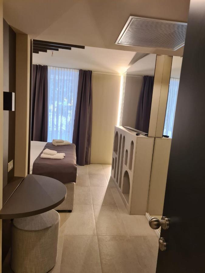 Hotel Emaus Novigrad  Екстер'єр фото