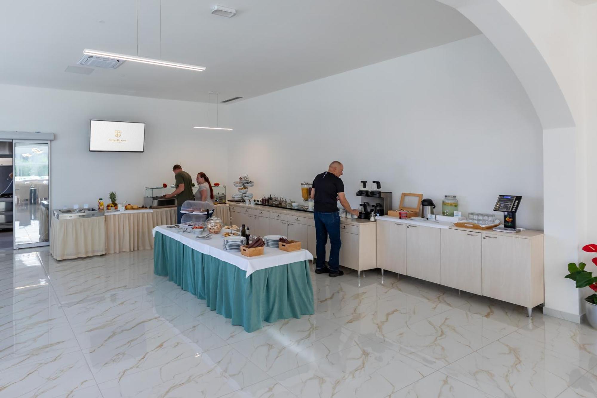 Hotel Emaus Novigrad  Екстер'єр фото