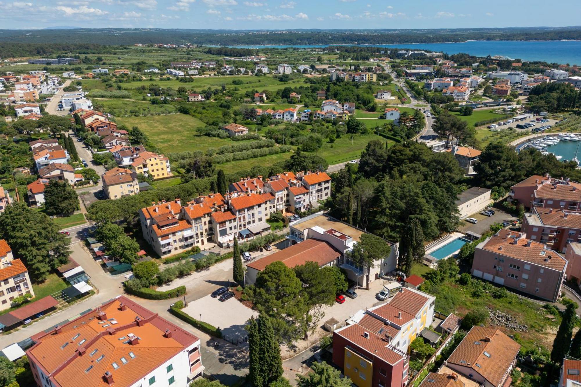 Hotel Emaus Novigrad  Екстер'єр фото