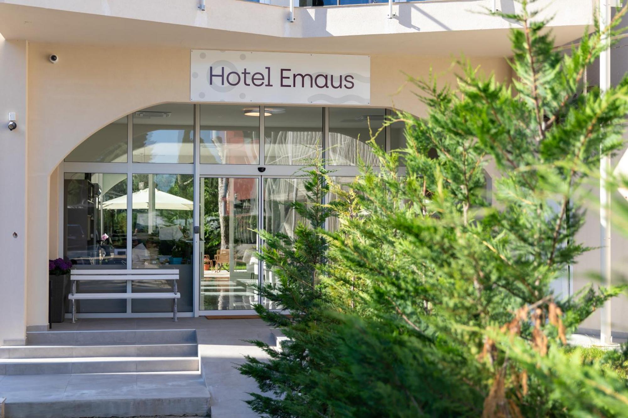 Hotel Emaus Novigrad  Екстер'єр фото
