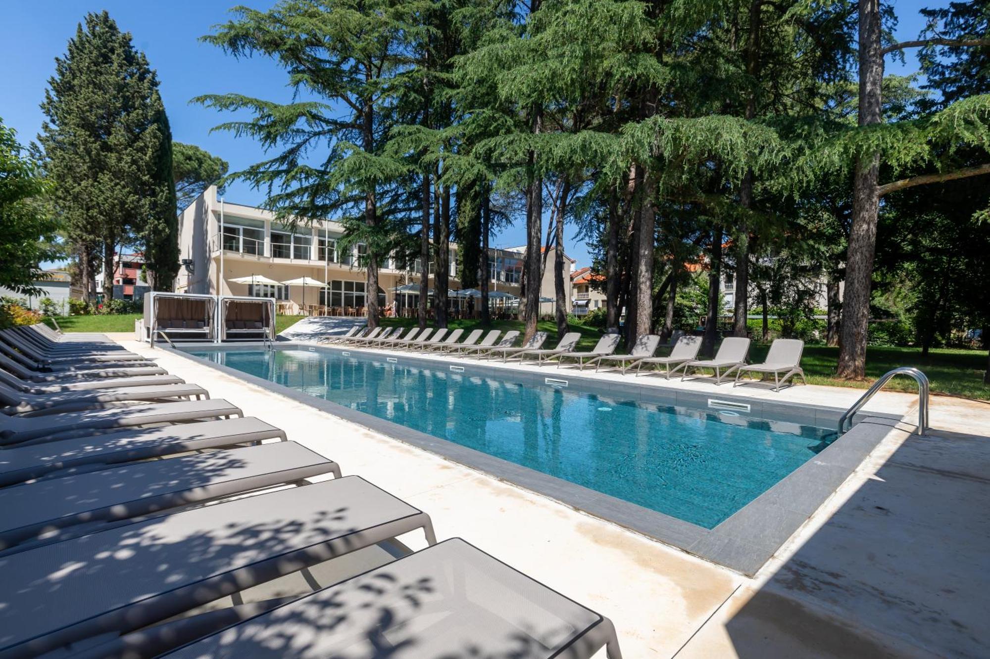 Hotel Emaus Novigrad  Екстер'єр фото