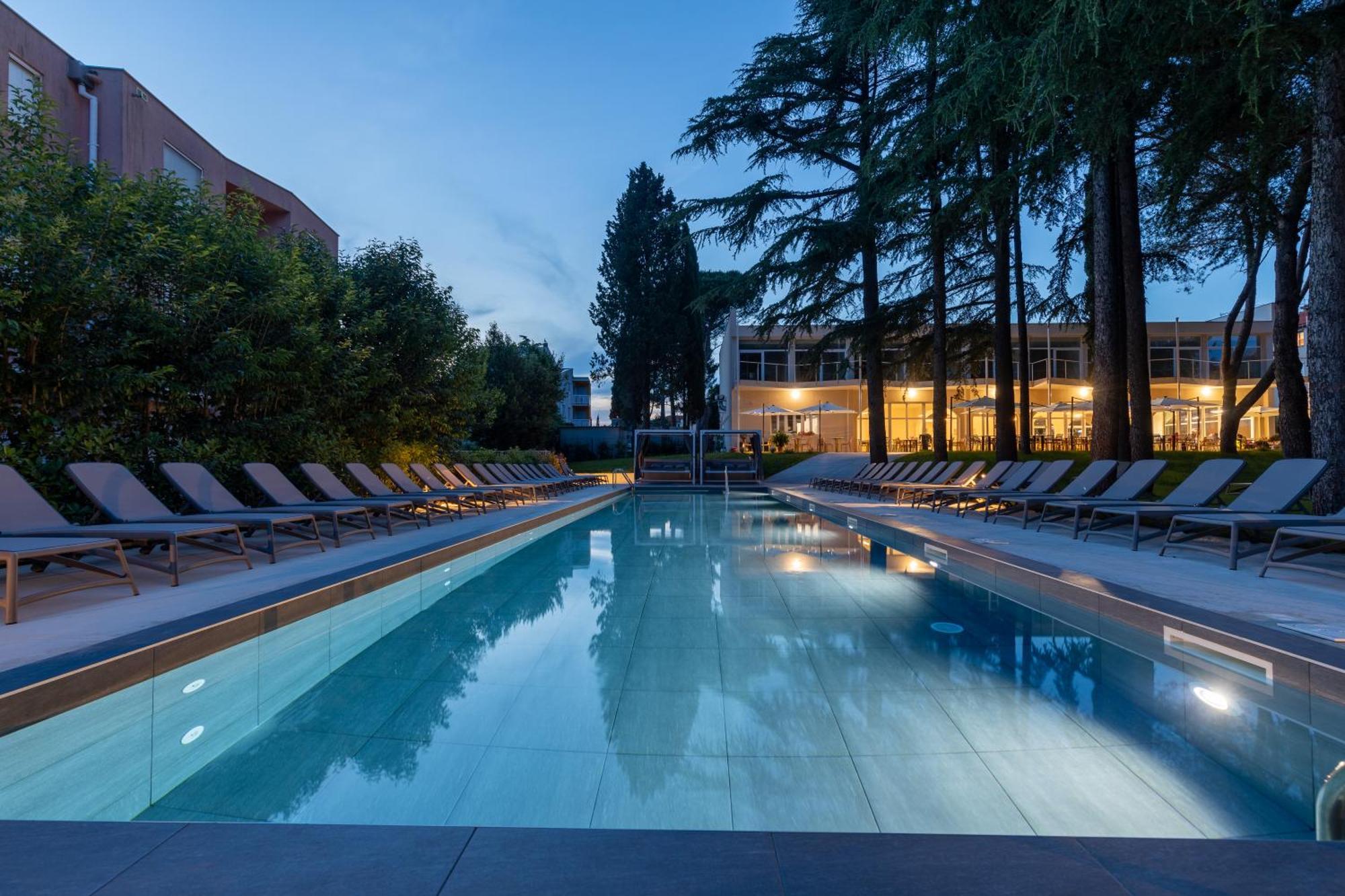 Hotel Emaus Novigrad  Екстер'єр фото