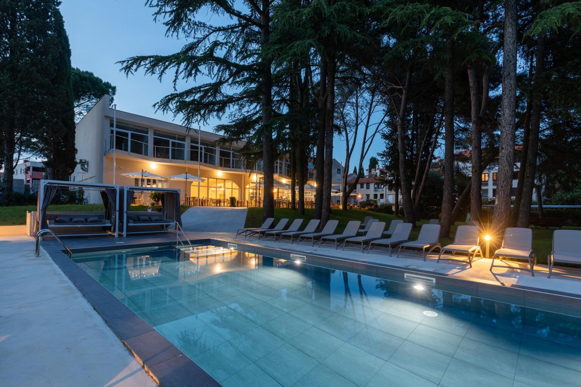 Hotel Emaus Novigrad  Екстер'єр фото